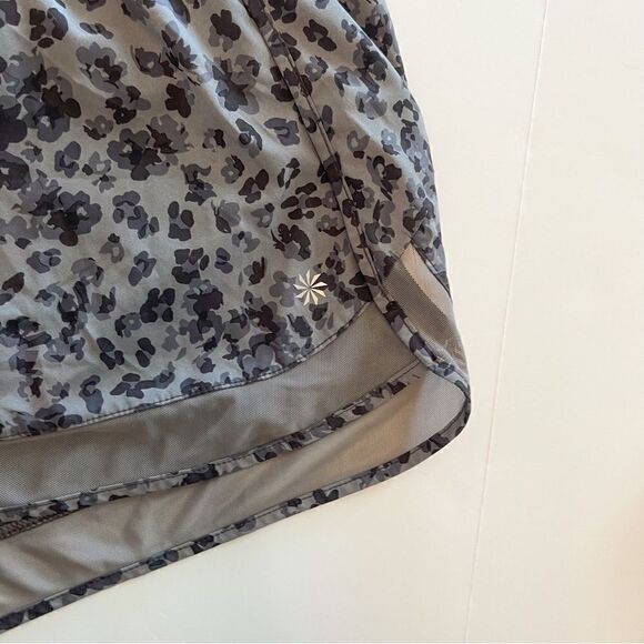 🍋 Athleta •Women’s Mesh Racer Run MidRise Athletic Shorts w/Built in Brief Sz S - Picture 4 of 7